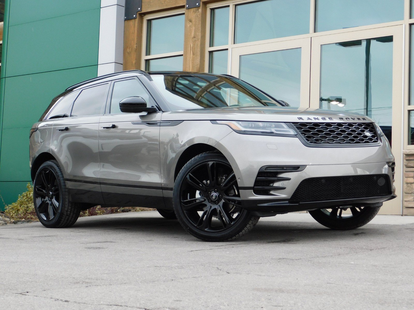 New 2019 Land Rover Range Rover Velar R-Dynamic SE 4 Door in ...